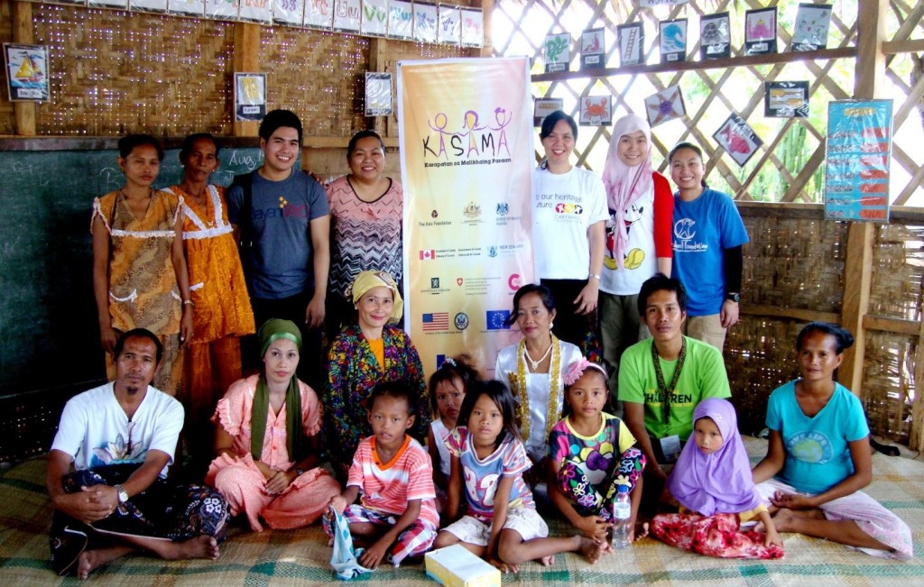 Bajau and Tausug young learners, with the parent-officers, teachers, and representatives of Cartwheel, ADZU-CCES, and KaSaMa