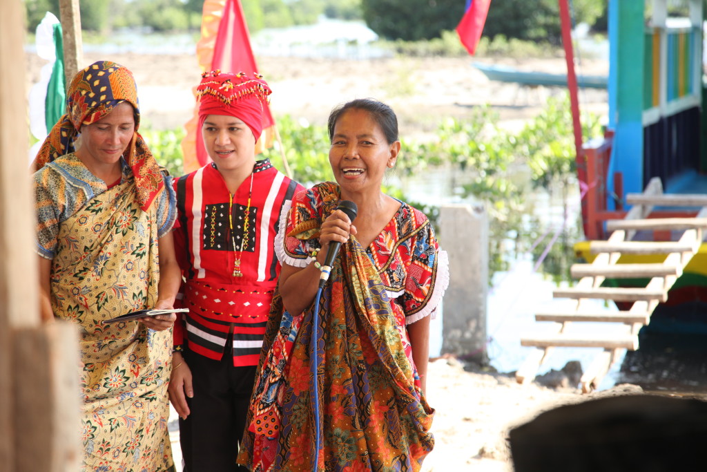 Subtiya Utohsaya (rightmost) responds on behalf of the Bajau community members and expresses her gratitude for the mobile learning center 